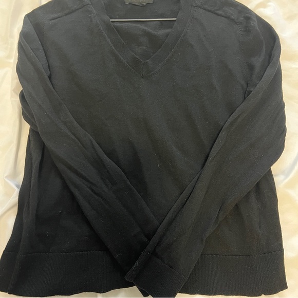 Club Monaco 100% Wool Vneck sweater in black size small - Picture 3 of 6